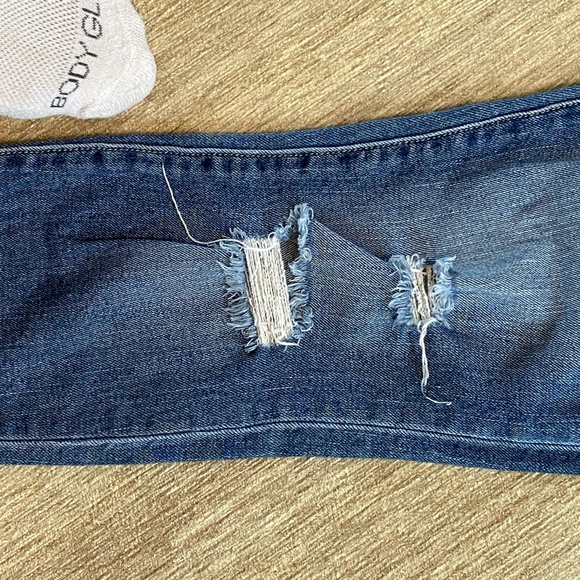 SNEAK PEEK | Mid-rise Distressed Patch Jeans - Picture 4 of 6